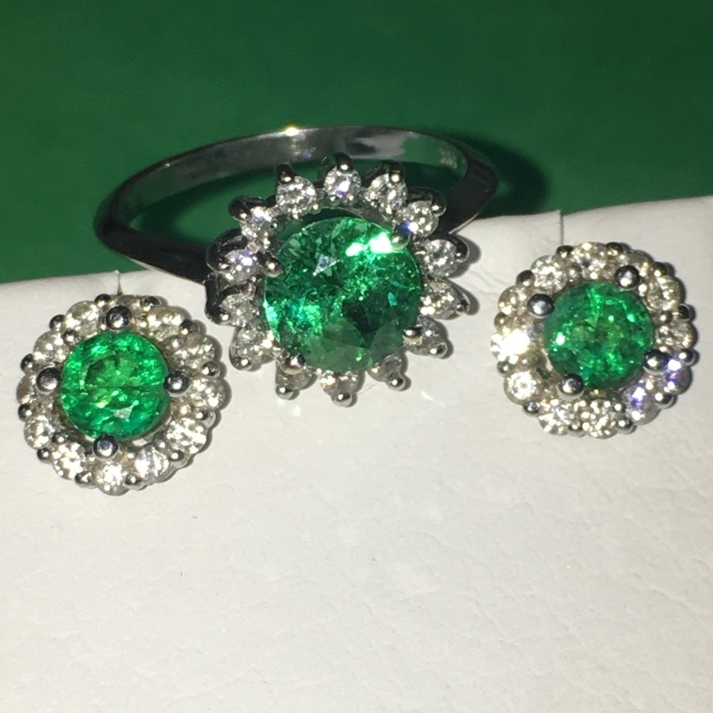 SOLD SOLD SOLD Emerald & Diamond Set - Picture 3 of 8